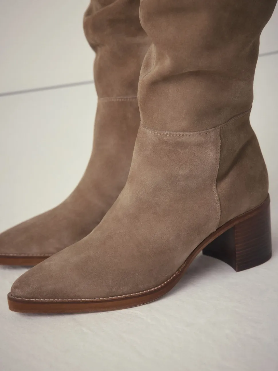 Daim brun taupe - Bottes Forever Comfort® souples à talons hauts et talons carrés