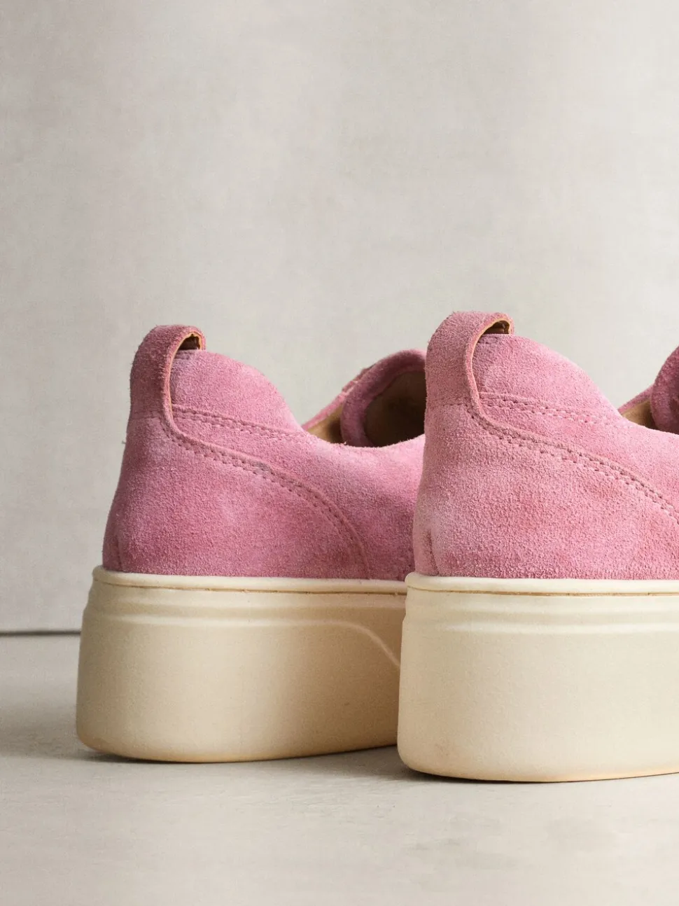 Daim rose - Baskets Signature en cuir à plateforme compensée épaisse