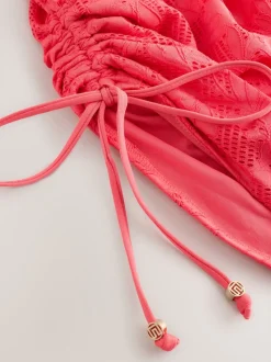 Dentelle rose corail - Maillot de bain Bandeau gainant à jambes froncées