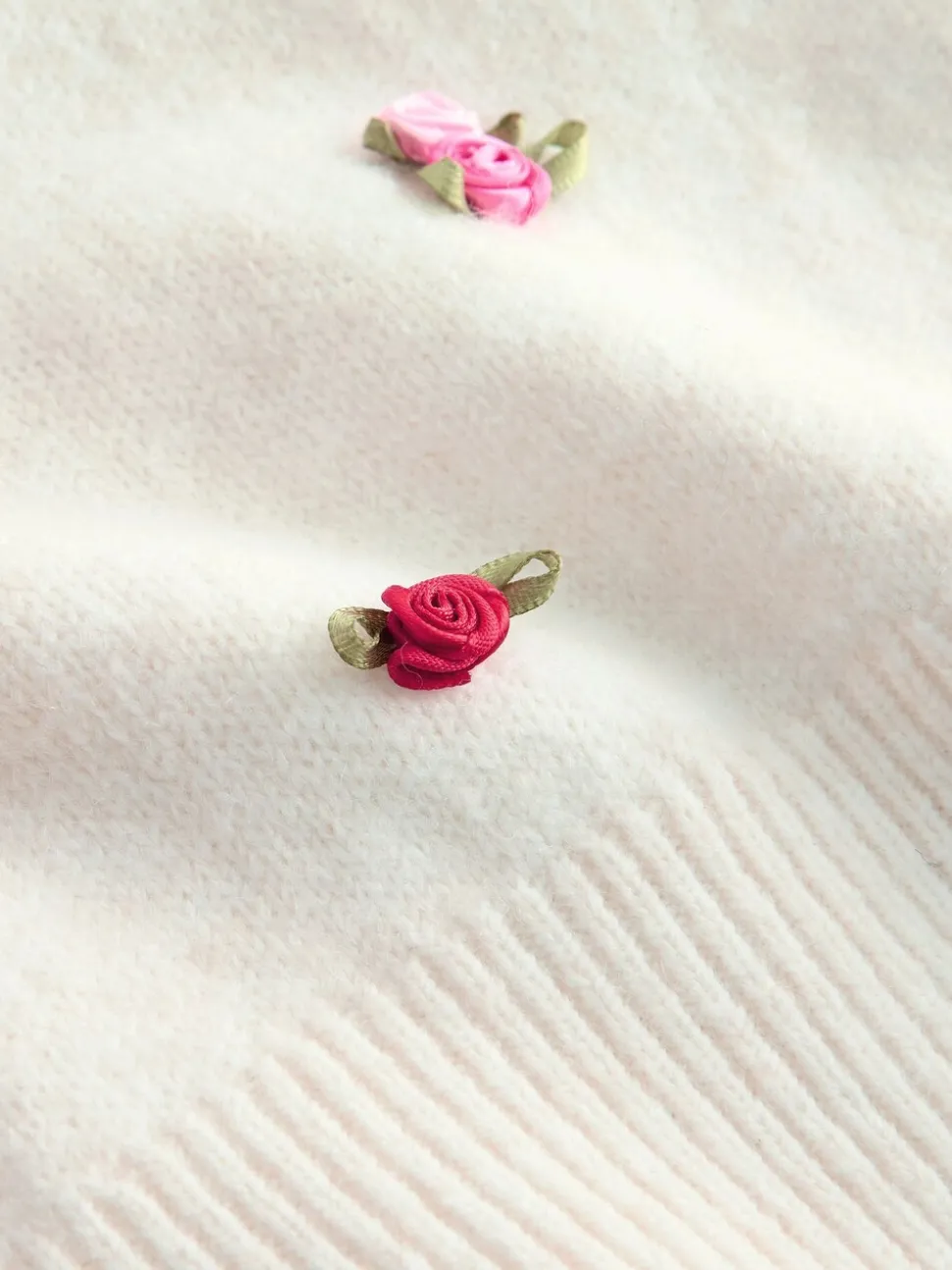 Détail Fleuri Blanc - Haut en maille à manches bouffantes