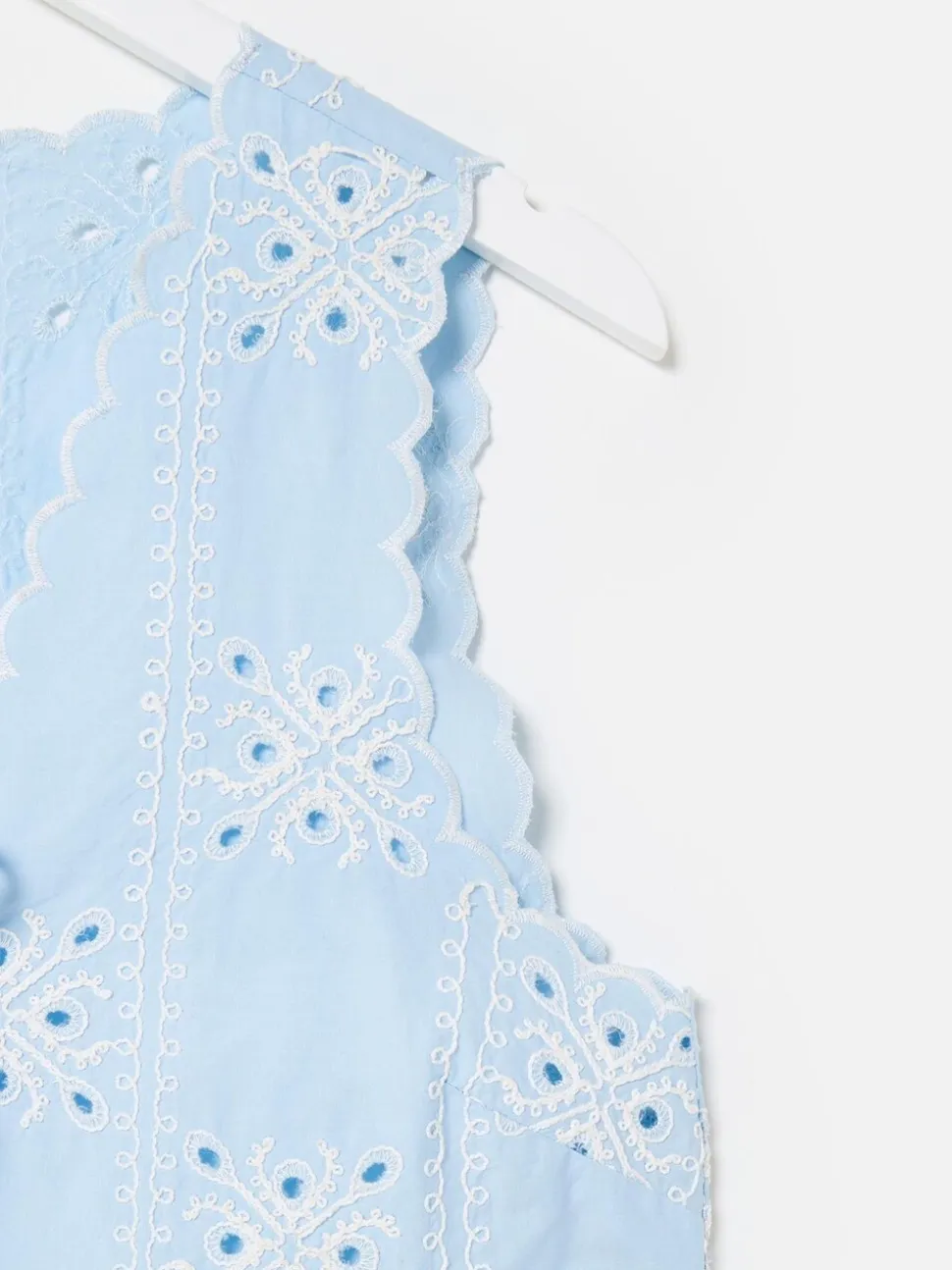 Gilet Oliver Bonas Light Broderie festonné à nouer sur le devant