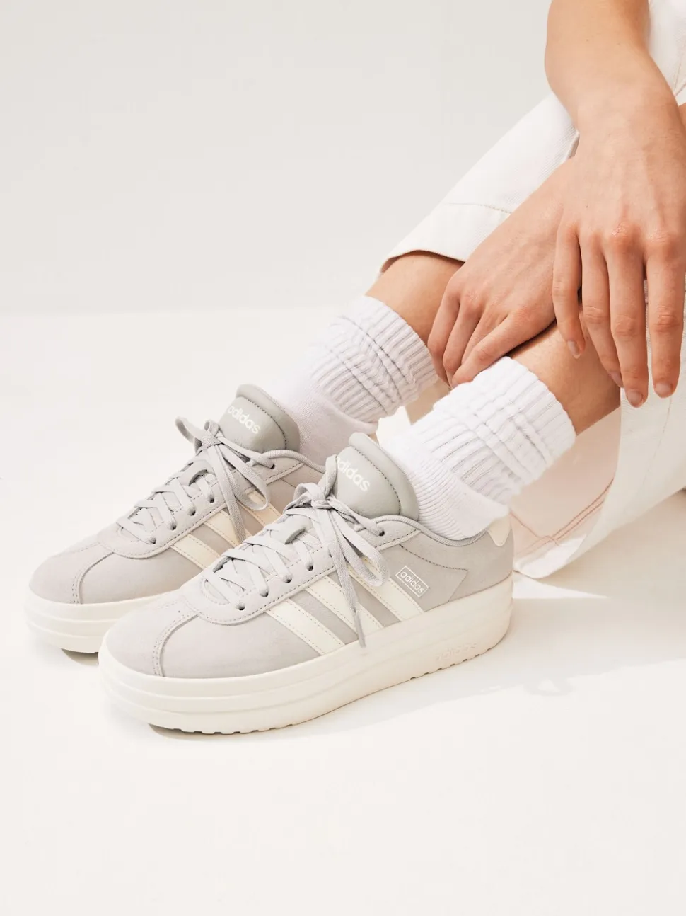 Gris - adidas baskets VL Court Bold