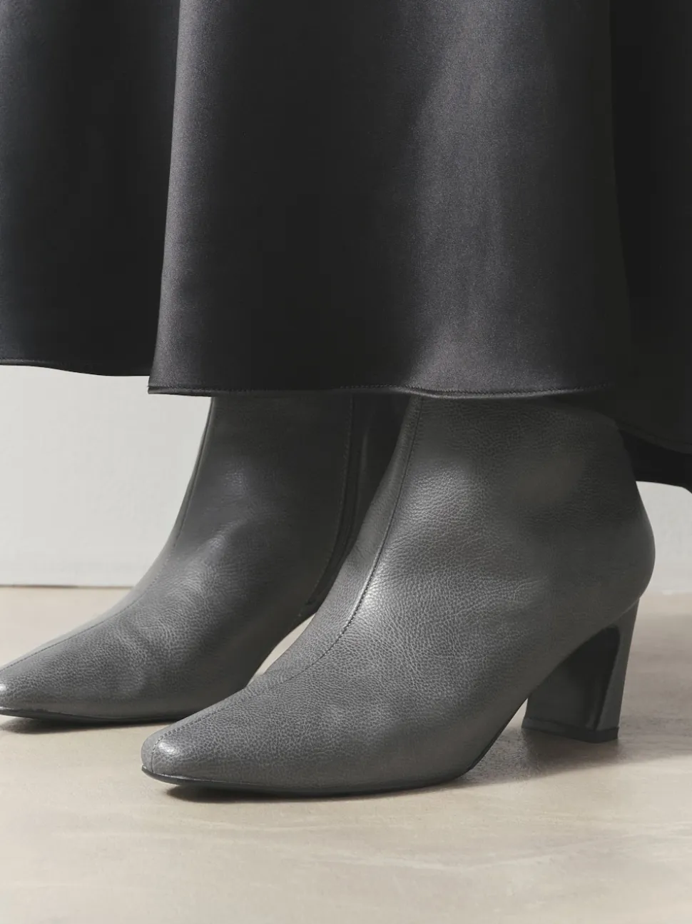 Gris - Bottines à talons Forever Comfort® avec bout ciselé