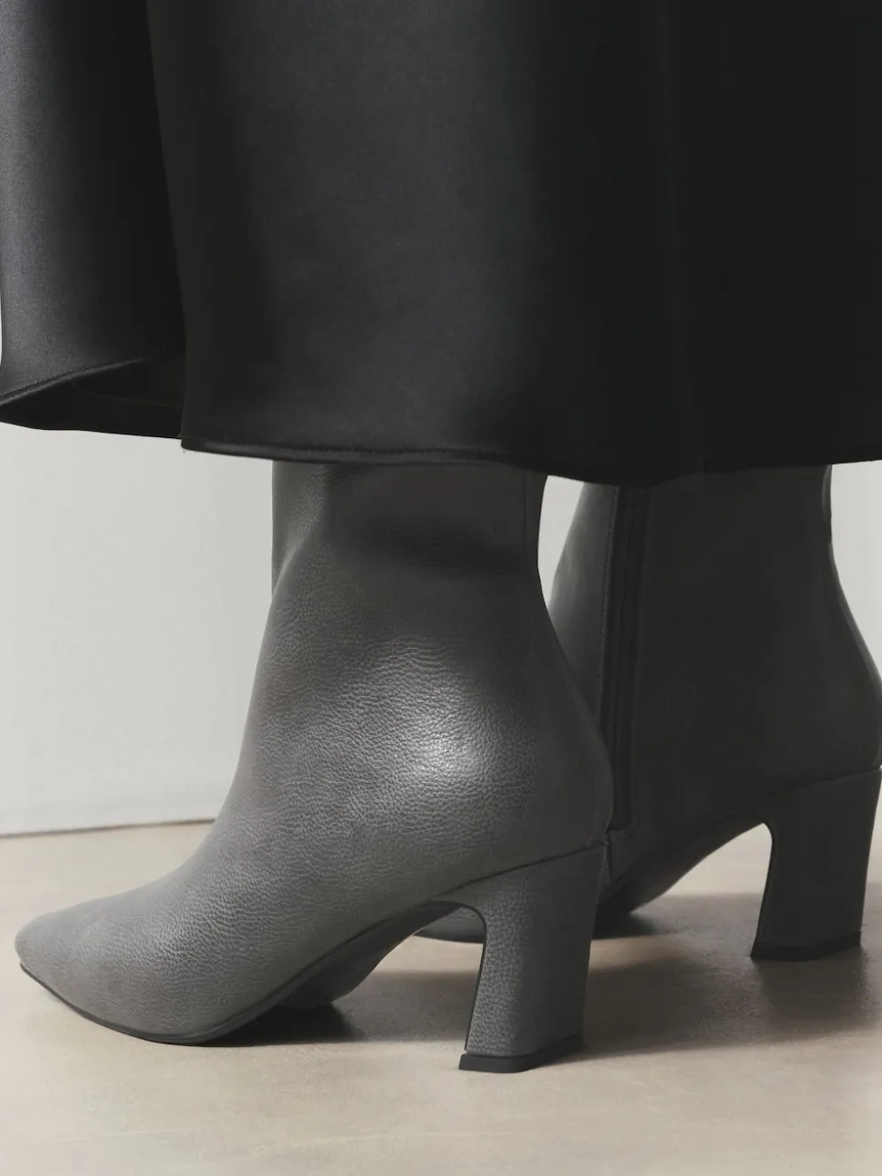 Gris - Bottines à talons Forever Comfort® avec bout ciselé