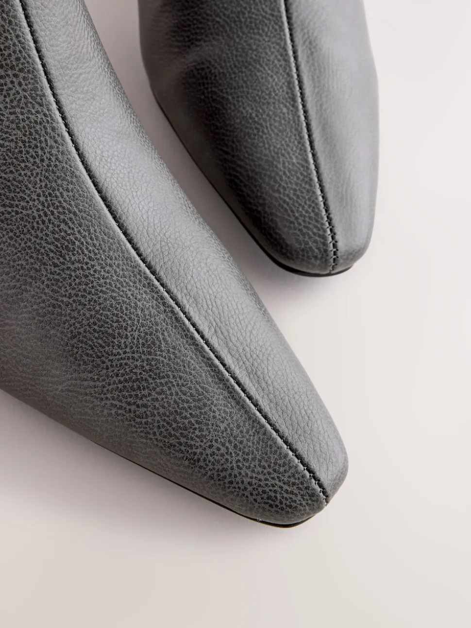 Gris - Bottines à talons Forever Comfort® avec bout ciselé