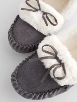 Gris - Chaussons style mocassins en daim