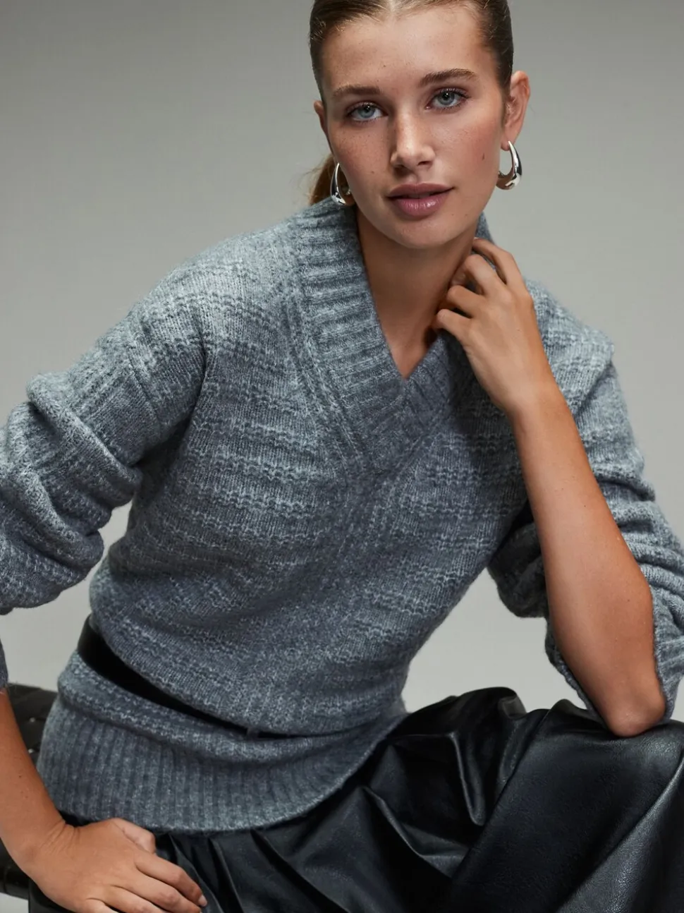 Gris - Pull long côtelé à col en V en laine