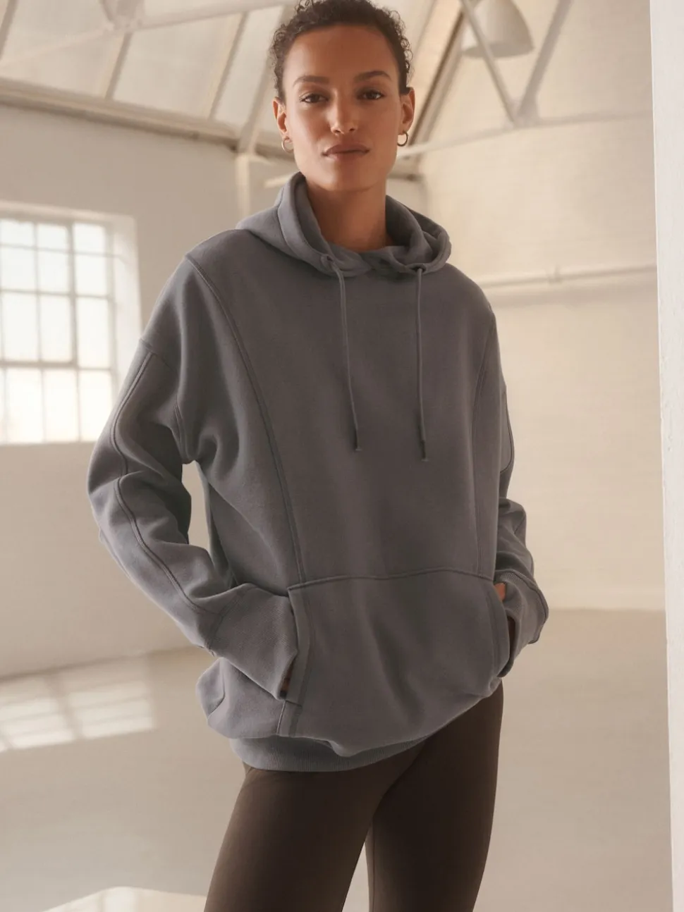 Gris - Sweat-shirt à capuche long actif à coutures apparentes ultra-doux avec poches