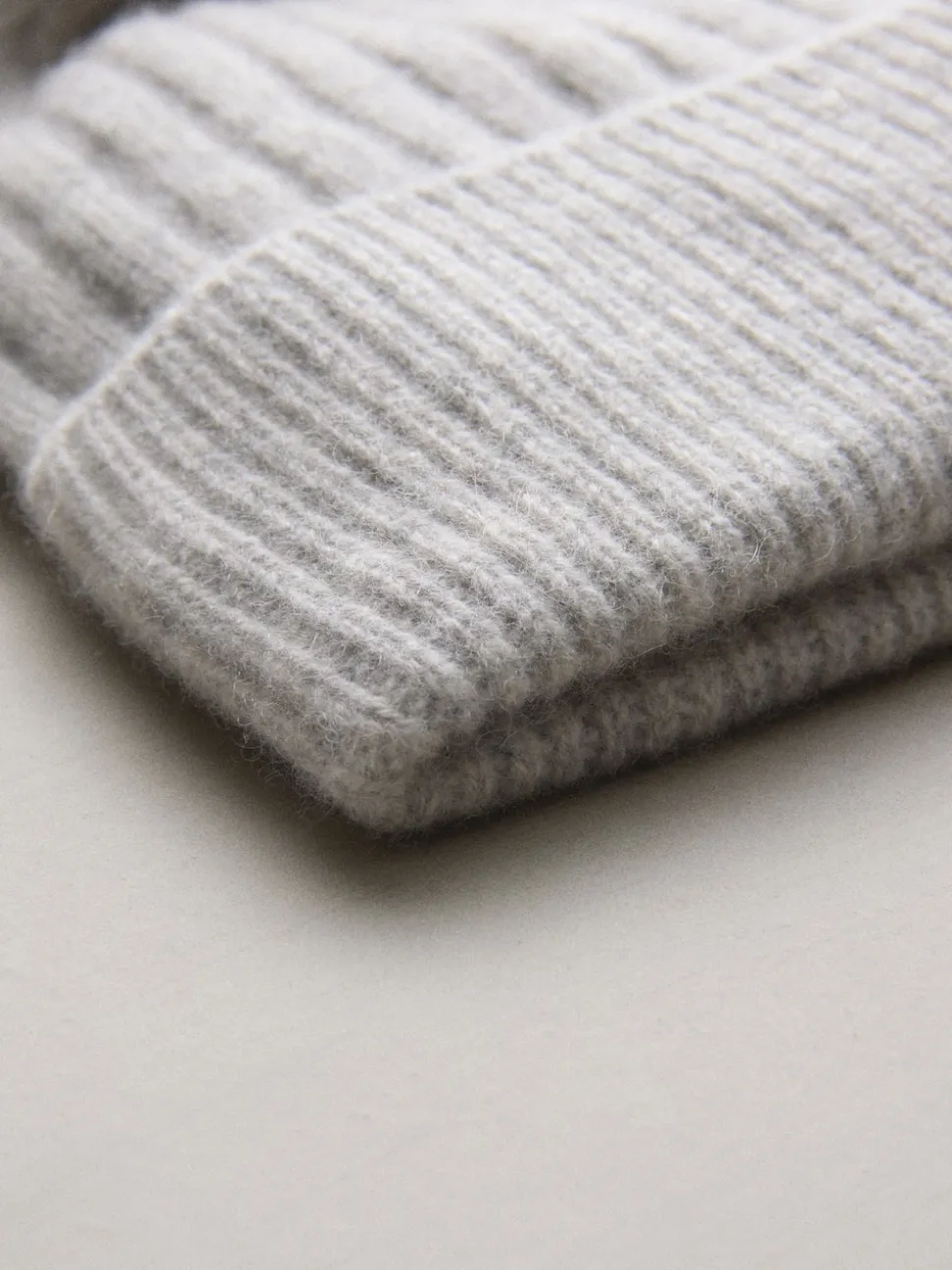 Gris pâle - Bonnet à pompon N. Premium 100% cachemire