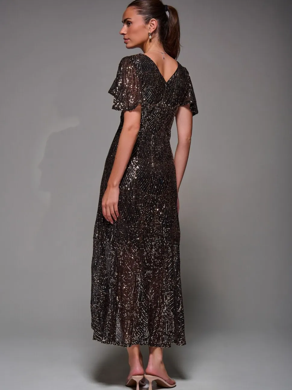 Ground noires - Robe longue Jolie Moi à manches ange à sequins et ourlet à volants
