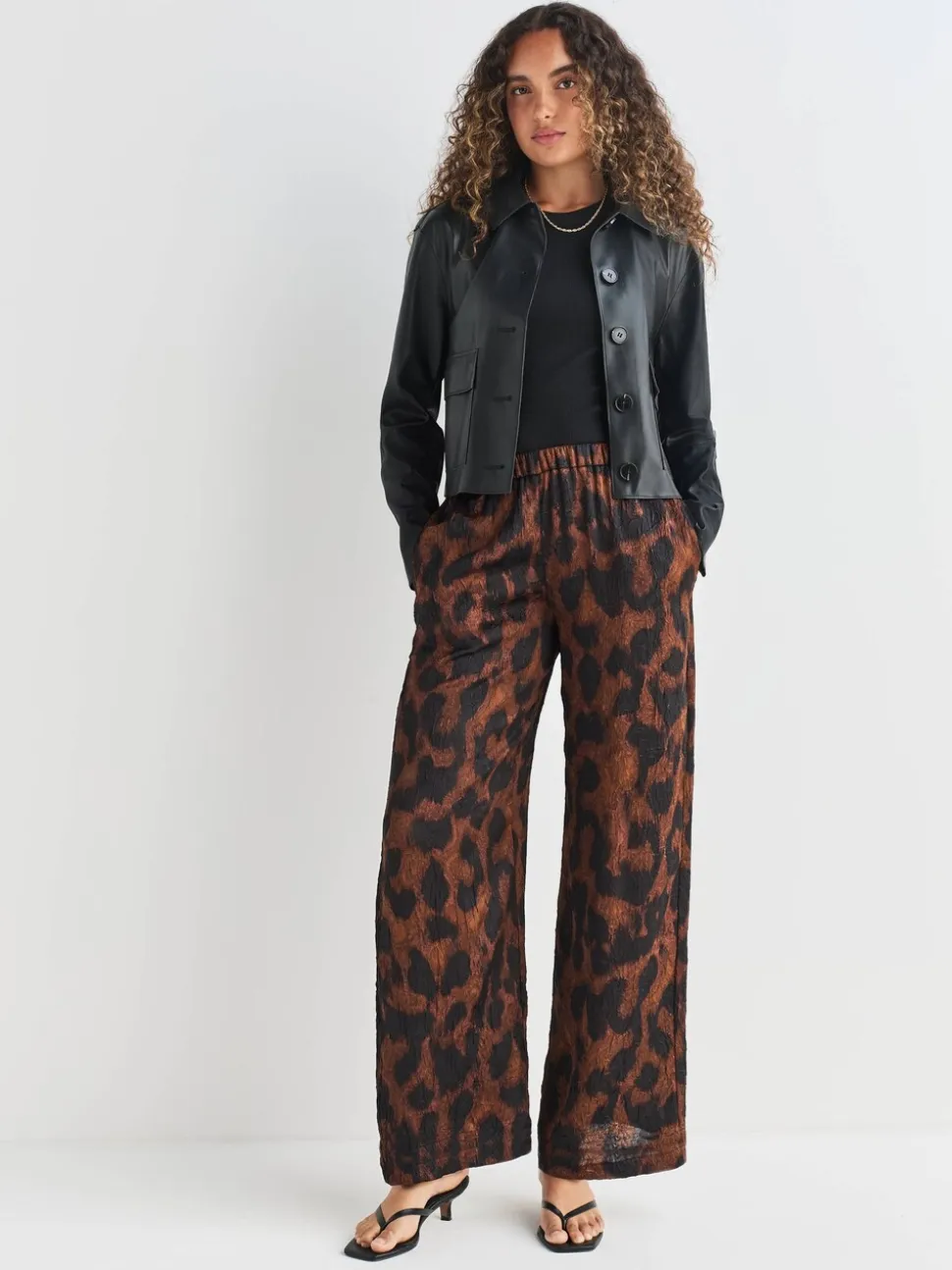 Impression animale brune - Pantalons à jambe large en satin effet froissé