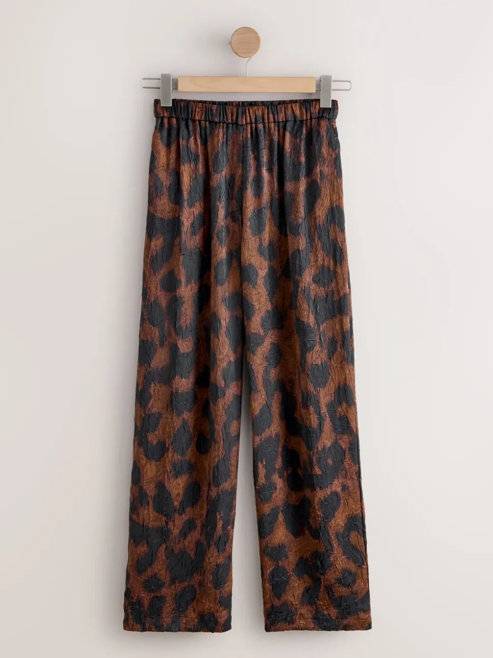 Impression animale brune - Pantalons à jambe large en satin effet froissé