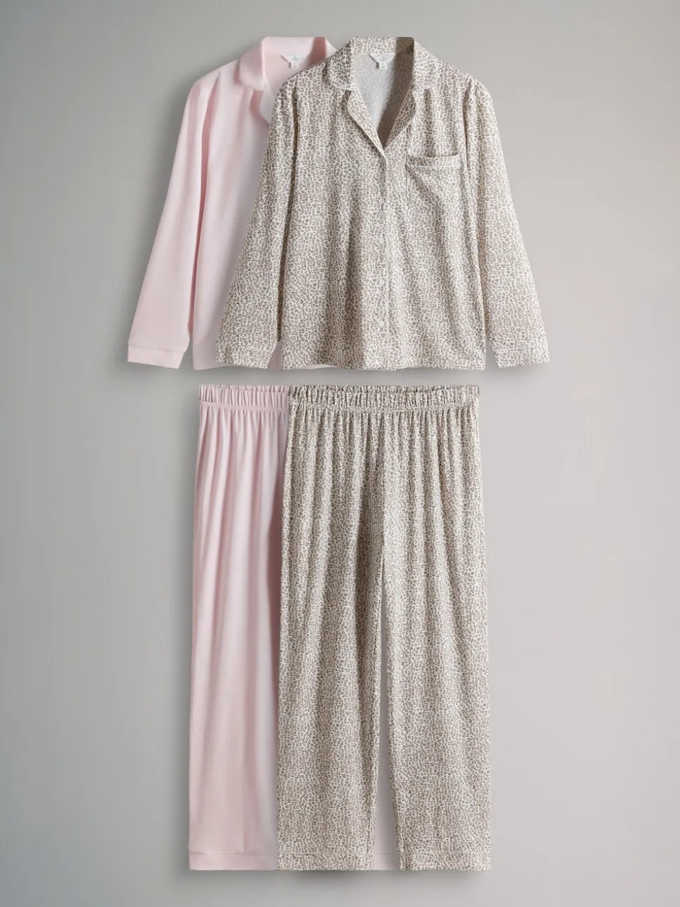 Imprimé animal/rose - The Set lot de 2 pyjamas longs boutonnés en Blend de viscose polyester avec passepoil