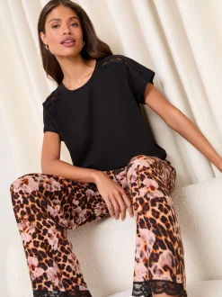 Imprimé Léopard - Ensemble pyjama Lipsy en jersey à Manches courtes bordé de dentelle Pantalons