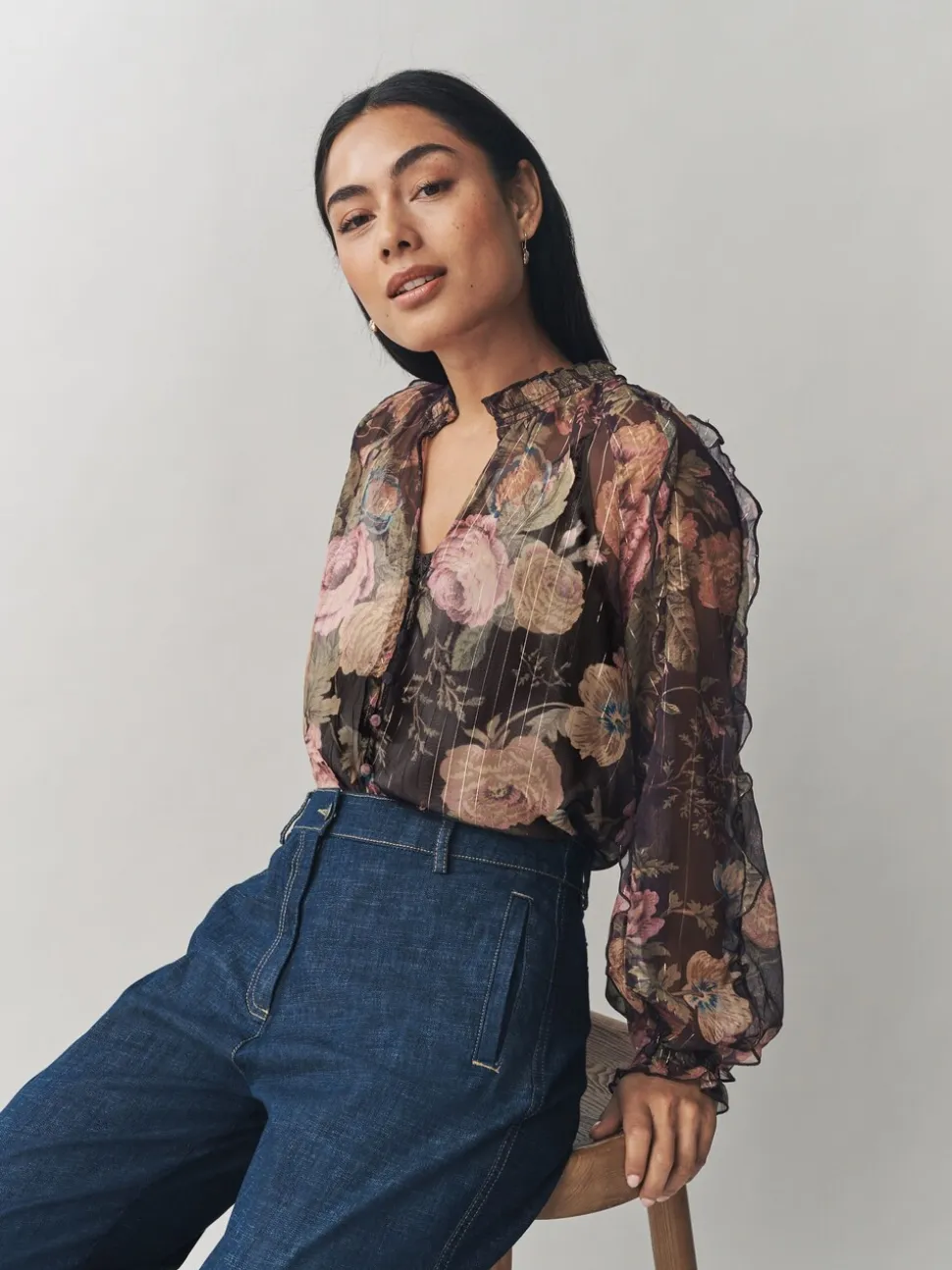 Imprimé Uffington noir - Chemisier Laura Ashley en mousseline à volants avec Lurex