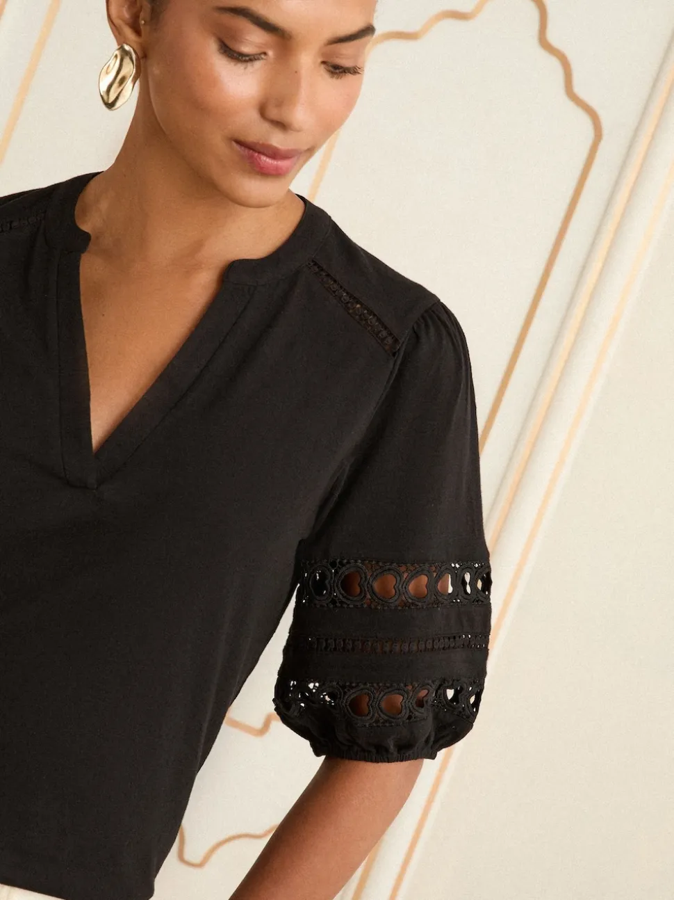 Insert en dentelle cœur noir - T-shirt Love & Roses Col en V en jersey