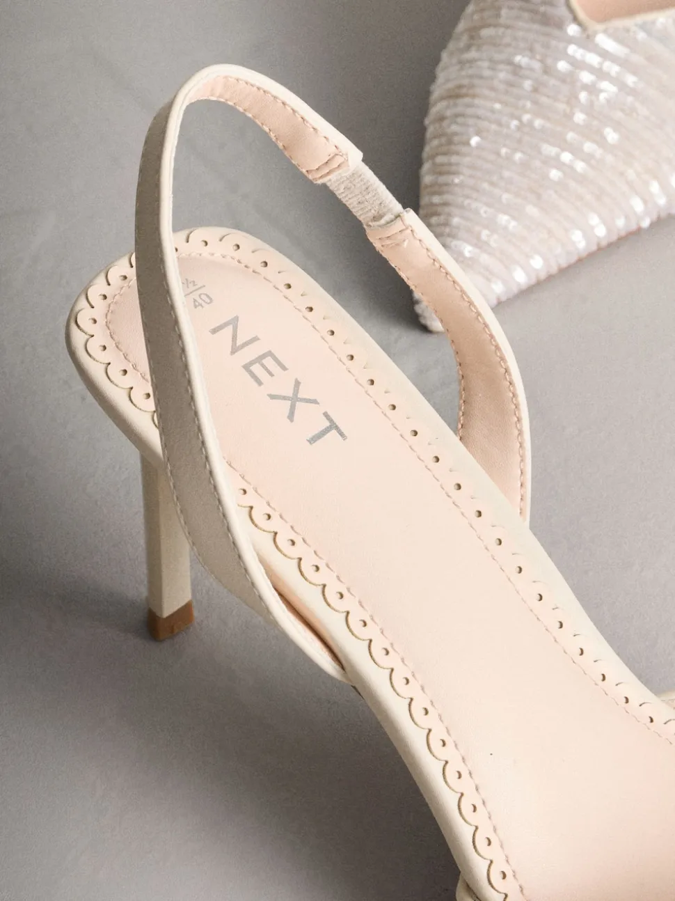 ivoire - Chaussures à talons Forever Comfort® à sequins et bride arrière