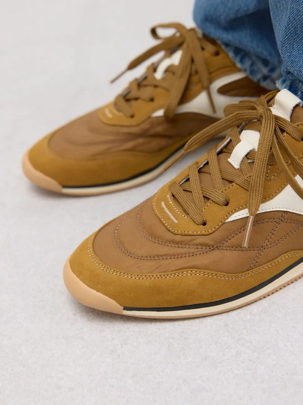 jaune ocre - Baskets à lacets avec empiècement