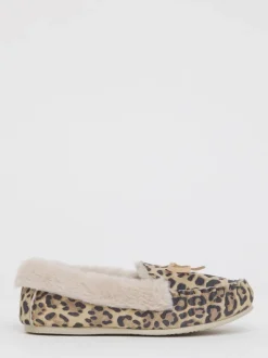 JD Williams Chaussons classiques en daim style mocassin