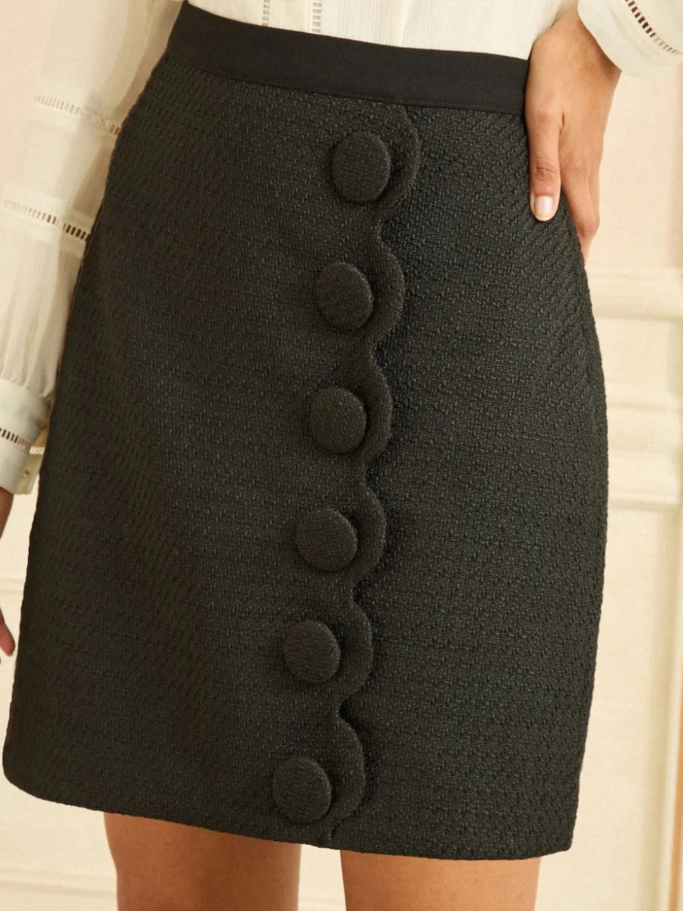 Jupe courte Love & Roses en boucle festonnée