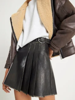 Jupe courte River Island plissée en similicuir en détresse