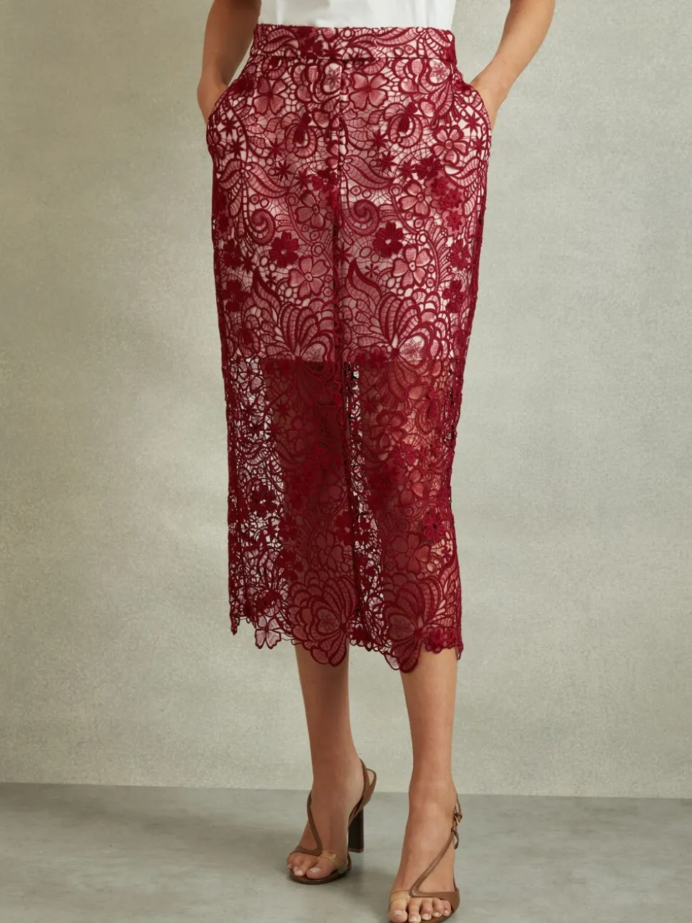 Jupe crayon mi-longue en dentelle transparente Reiss Flo