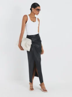 Jupe mi-longue River Island en similicuir à côtés torsadés