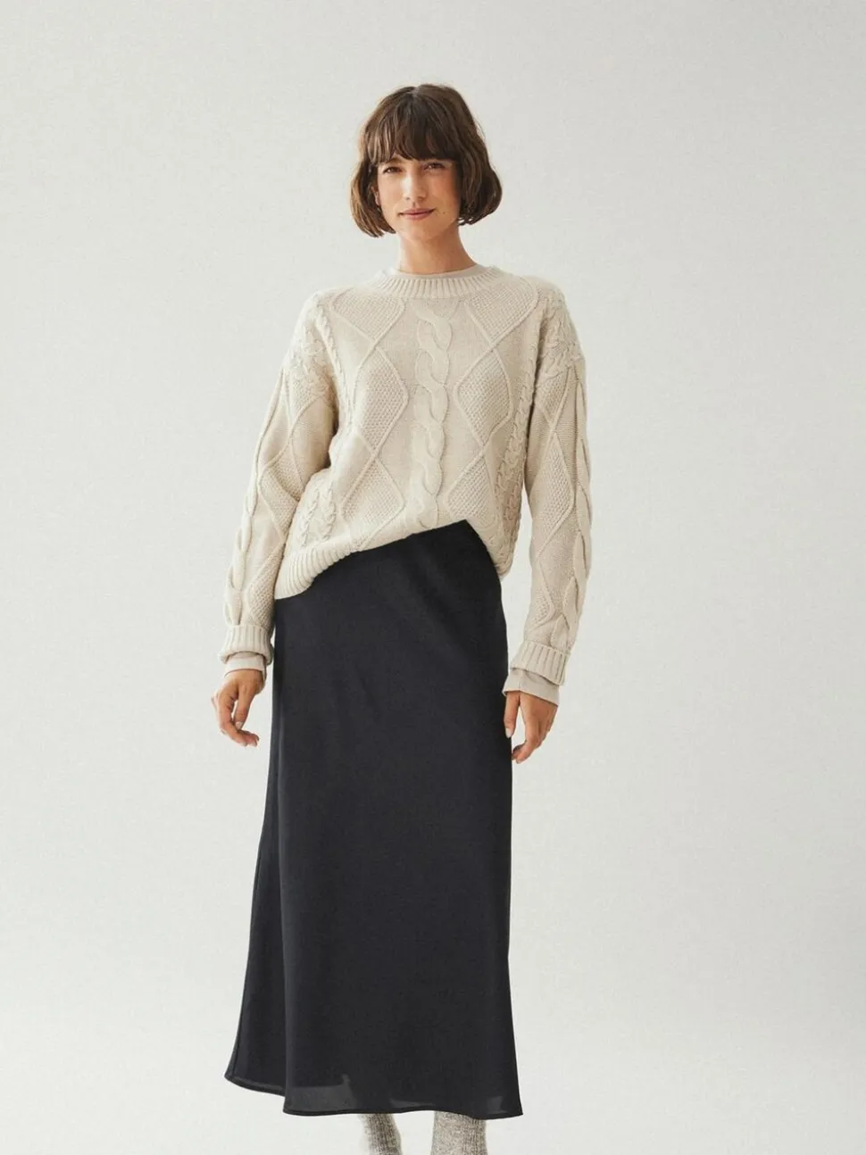 Jupe mi-longue vila en satin taille haute