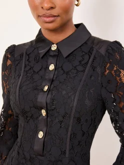 Lipsy Court robe patineuse à manches longues en dentelle