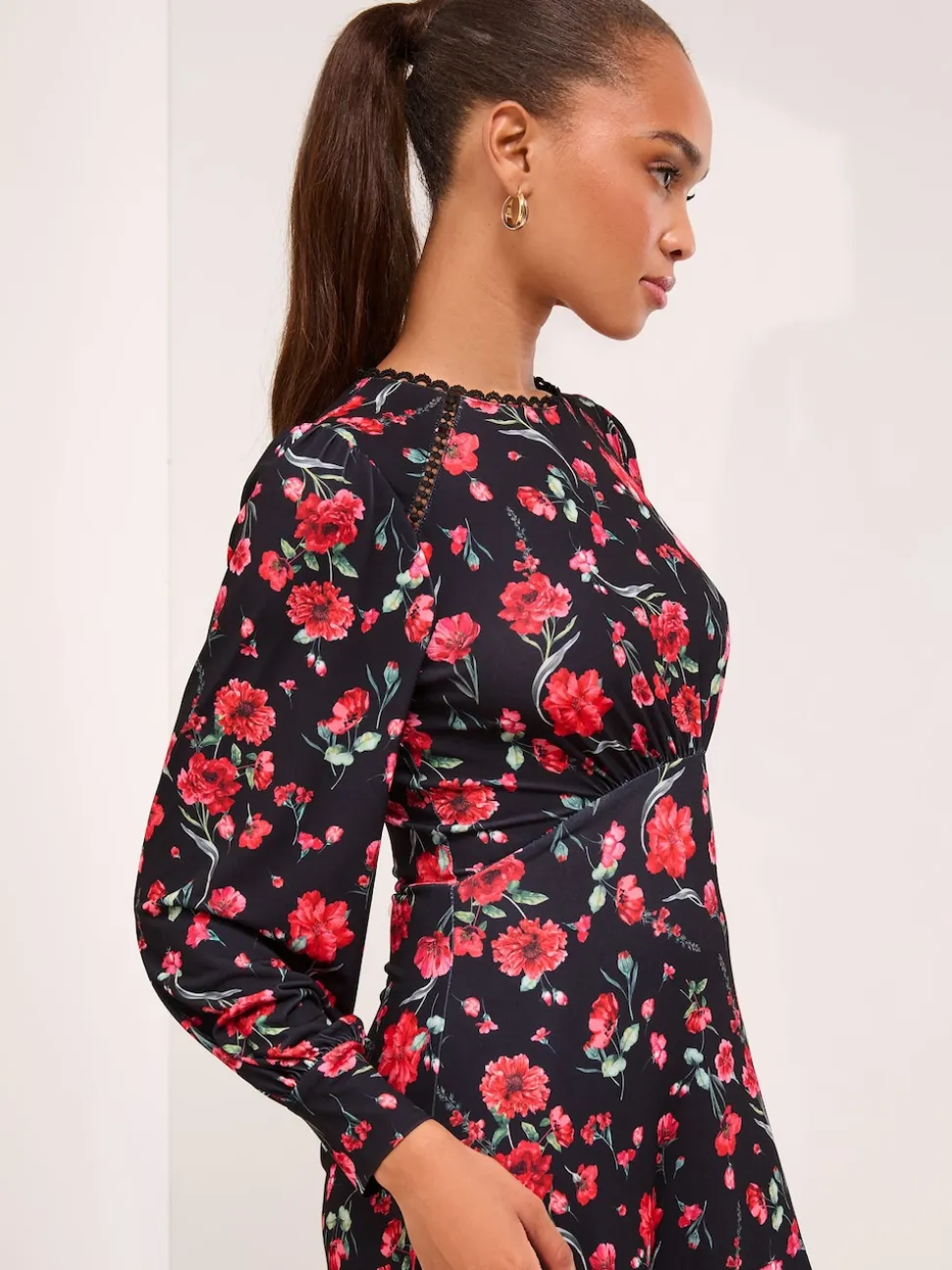 Lipsy Robe sous-buste en jersey à bordure en Dentelle Fleuri Court