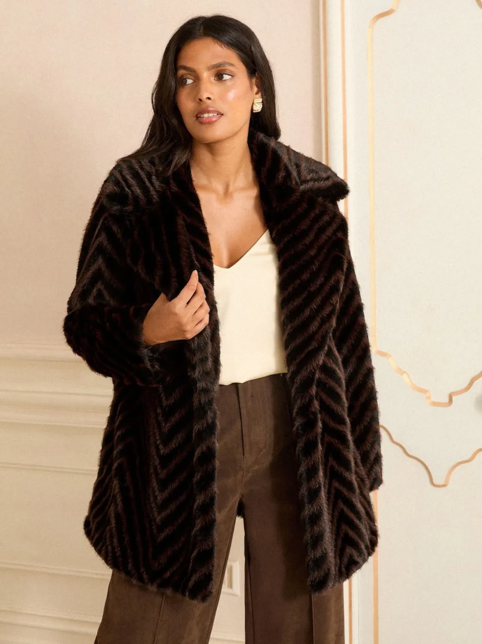 Manteau Love & Roses chevron en fausse fourrure