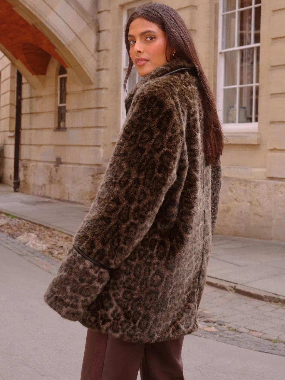Manteau Love & Roses en fausse fourrure imprimé léopard