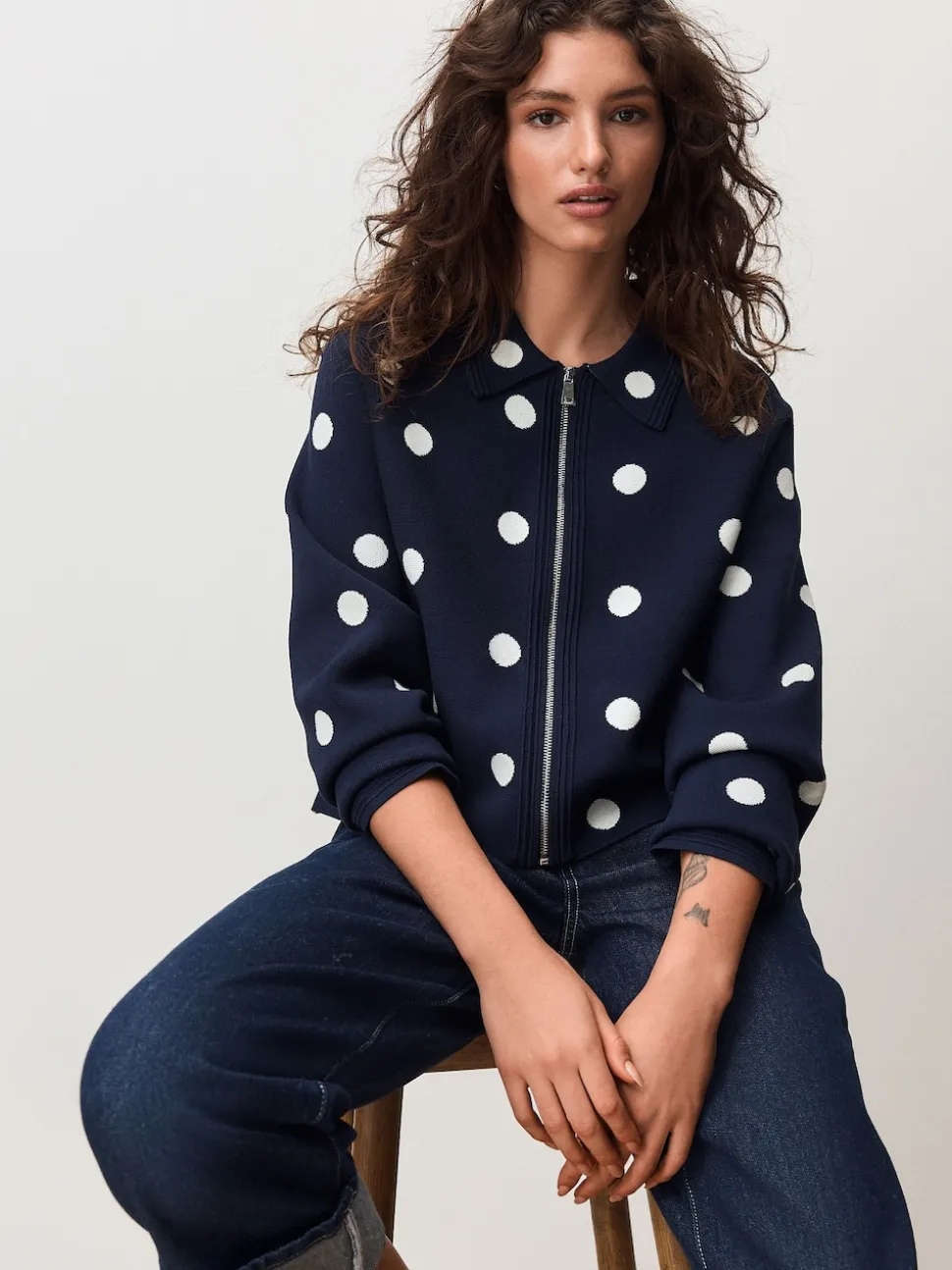 Marine Polka Dot - Veste zippée élégante en maille à col