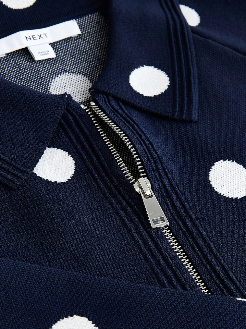 Marine Polka Dot - Veste zippée élégante en maille à col