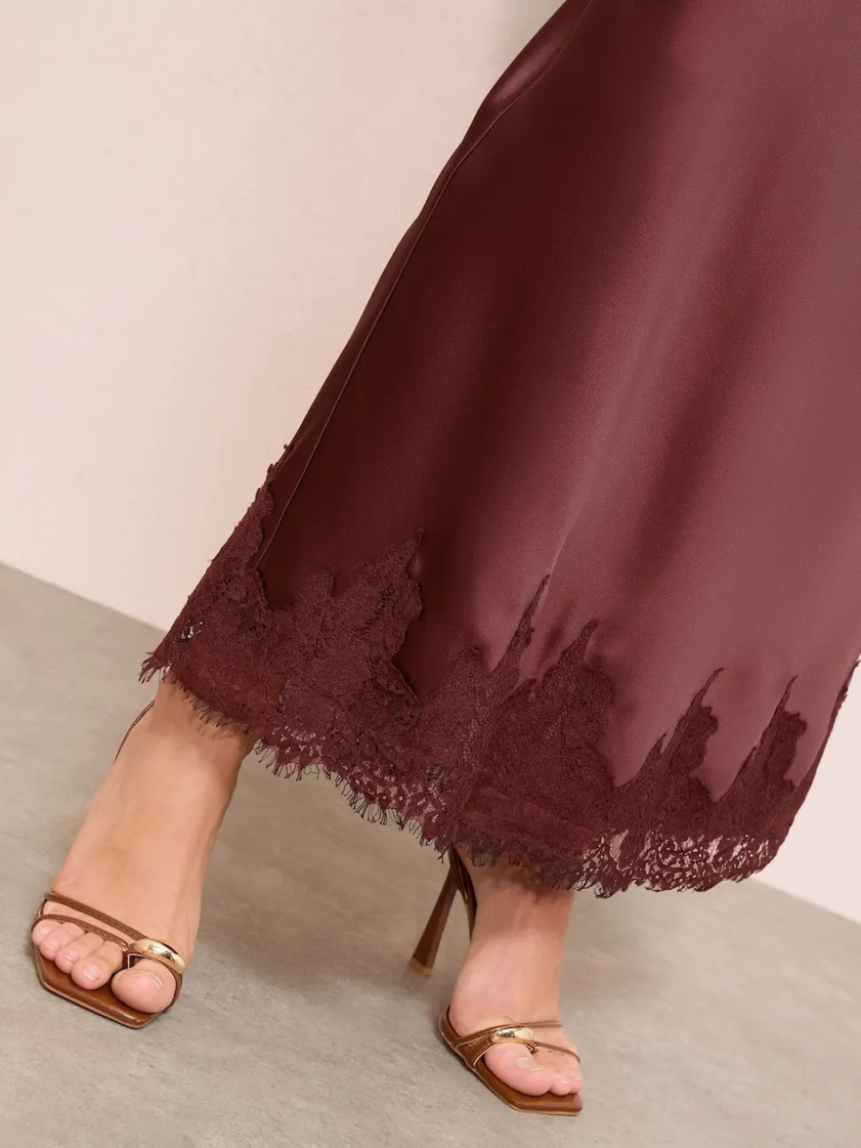 Marron - Jupes maxi Friends Like These X Lucy Mecklenburgh en Satin bordée de dentelle