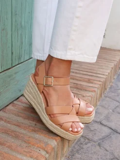 Marron - Sandales Linzi Sheena Cross-over Front Compensées