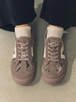 Marron chocolat - Baskets à lacets Forever Comfort® Slimeline à bandes latérales