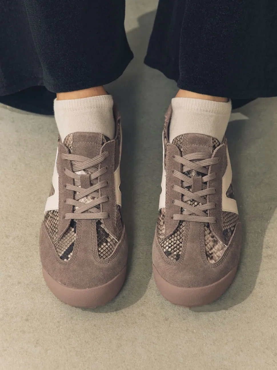 Marron chocolat - Baskets à lacets Forever Comfort® Slimeline à bandes latérales