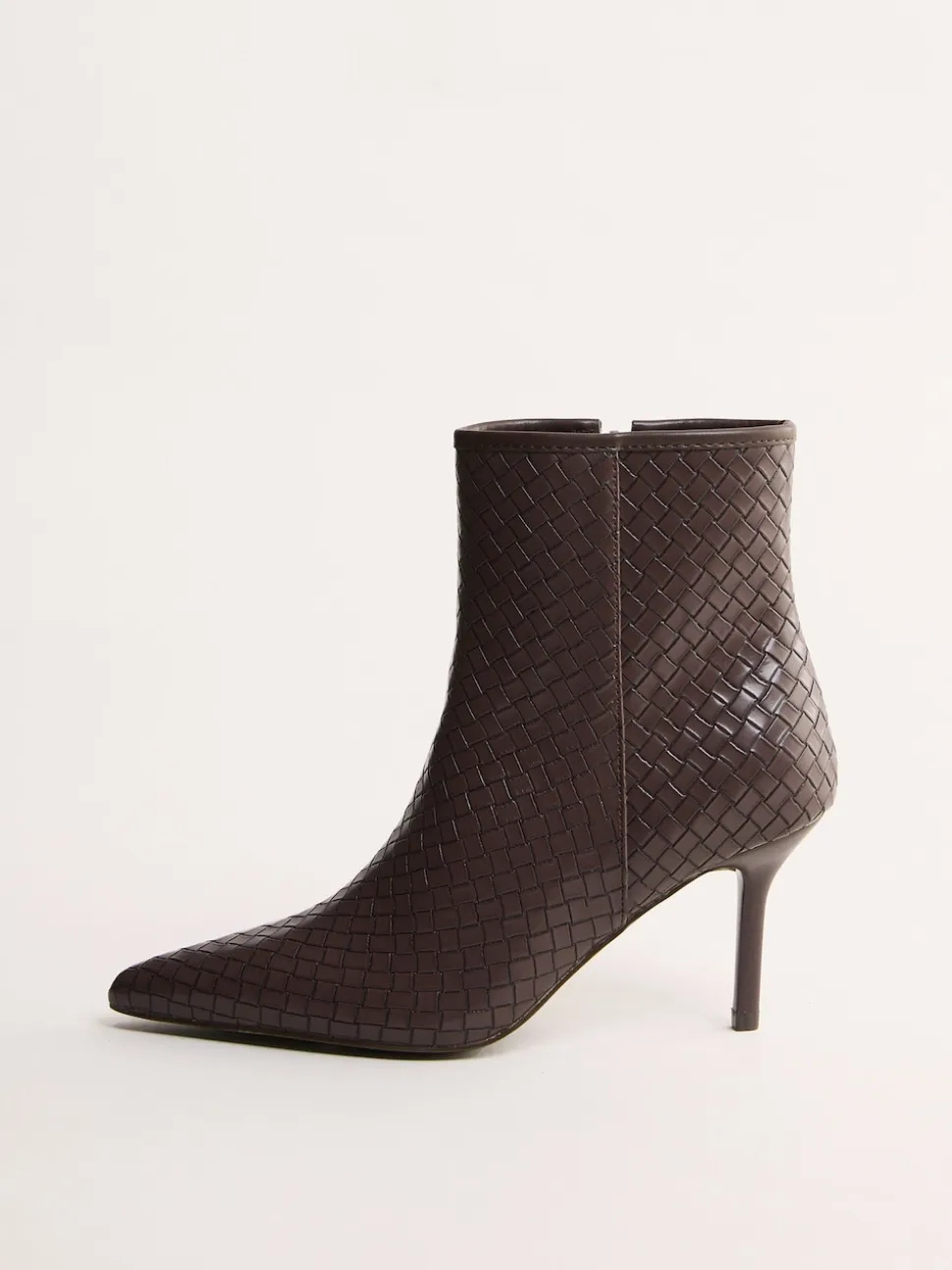 Marron chocolat - Friends Like These bottes tissées en faux cuir à talon milieu et bout pointu