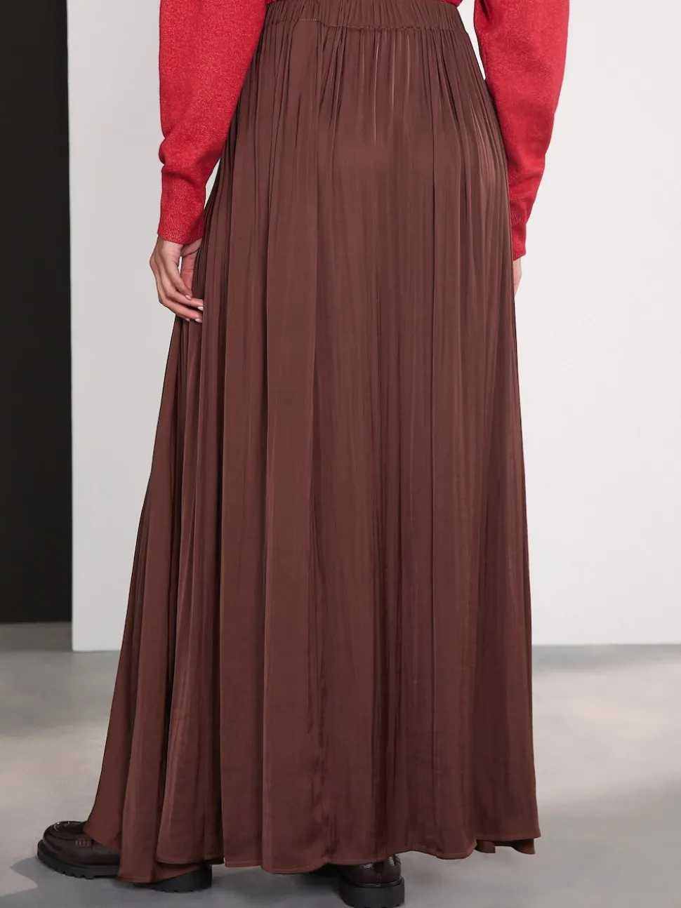 Marron chocolat - Jupe maxi plissée en satin