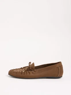 Marron chocolat - Lipsy Mocassins décontractés cloutés en similicuir
