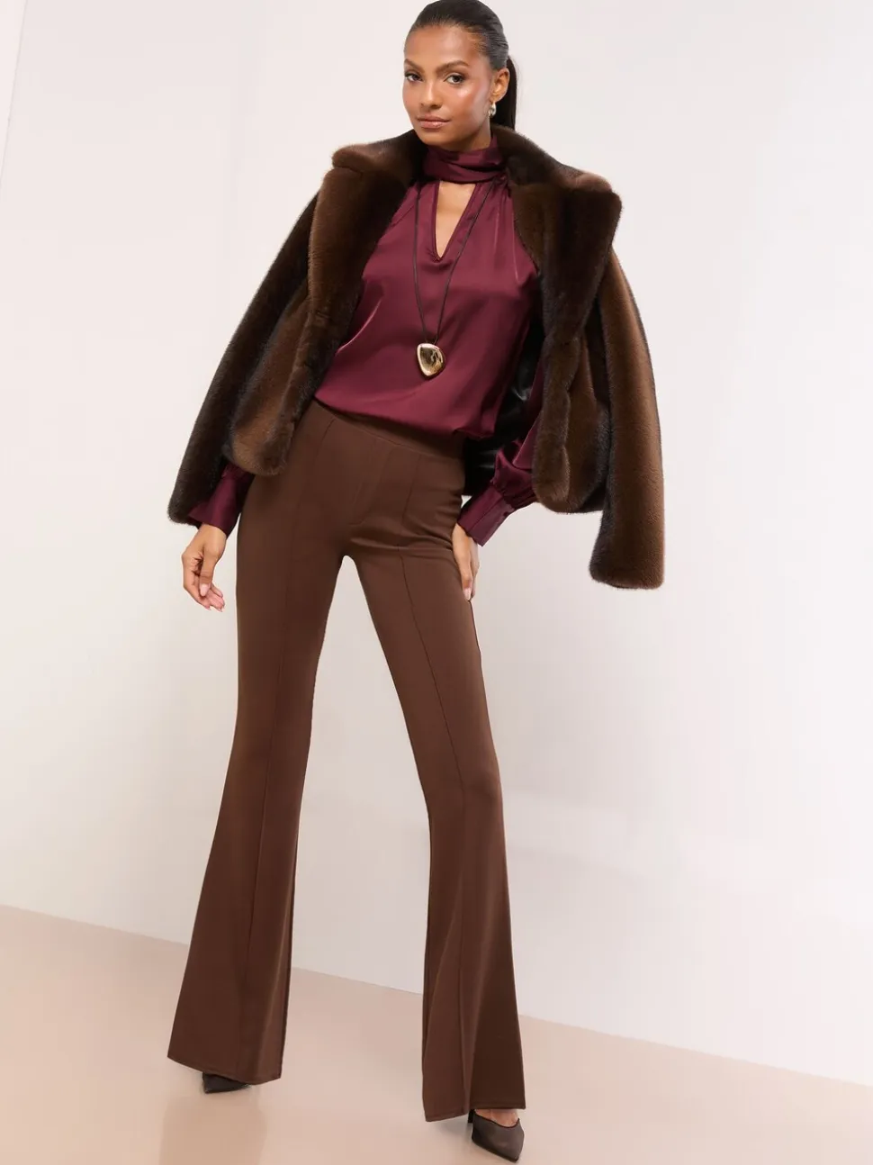 Marron chocolat - Lipsy pantalon bootleg taille haute évasé
