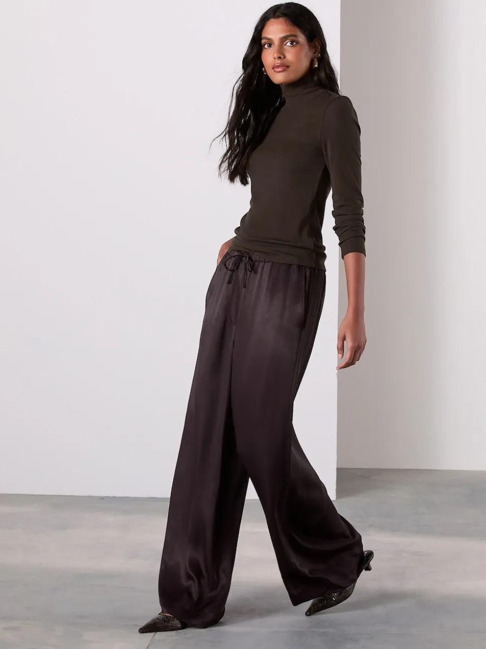 Marron chocolat - Pantalons en satin à jambe large et taille ceinturée