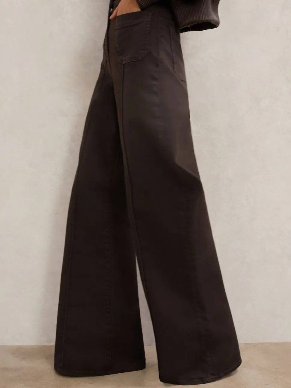 Marron chocolat - Reiss - Sakura - Jean évasé à poches plaquées