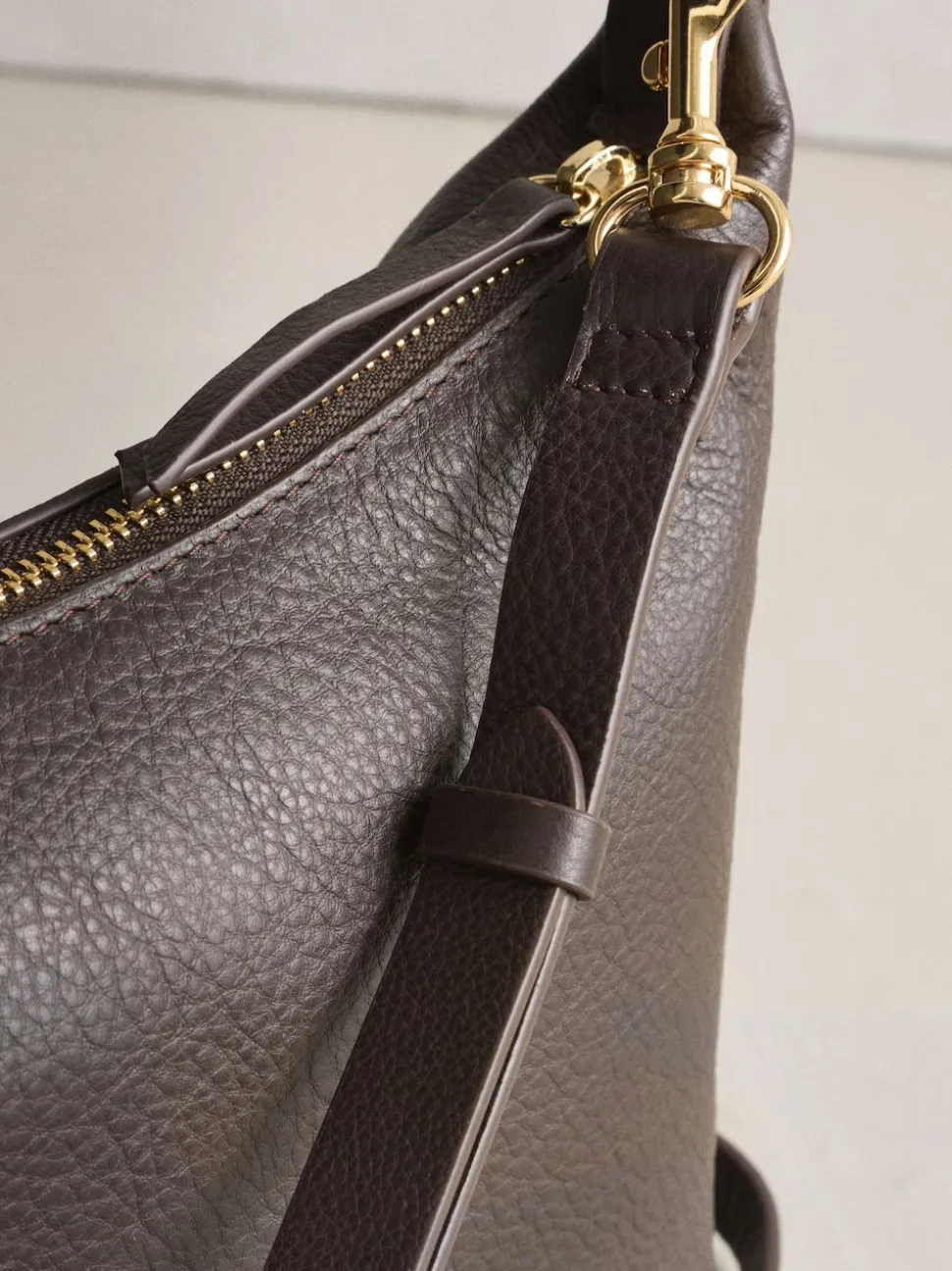 Marron chocolat - Sac en cuir tenue à la main