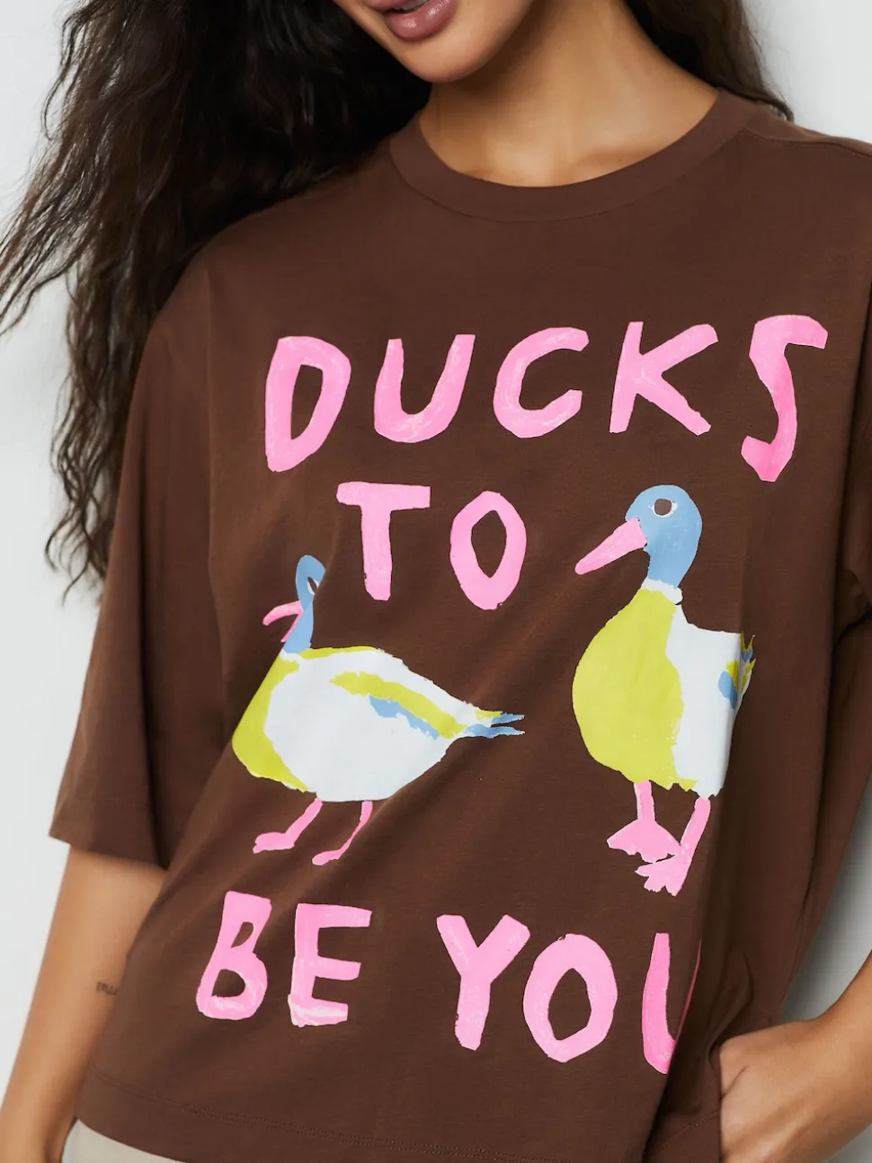 Marron chocolat - T-shirt graphique à manches courtes et col rond