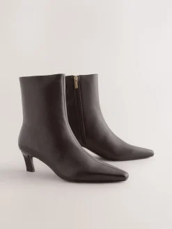 Marron chocolat en cuir - Bottines à talons Forever Comfort® avec bout ciselé