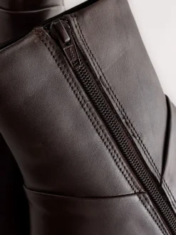 Marron chocolat en cuir - Bottines western à talons carrés