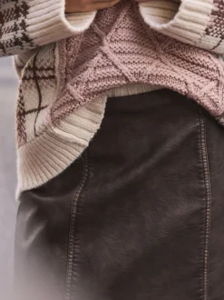 Marron en détresse - Mini jupe en cuir Faux
