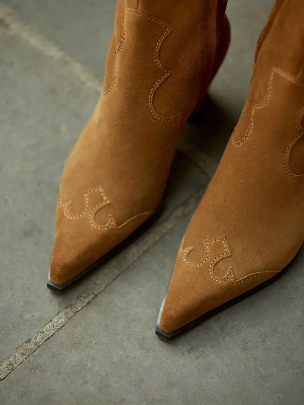 Marron fauve en daim - Bottes western Signature en cuir haut de gamme à talon carré